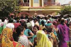 सराफा व्यापारयांच्या घरी धाडसी दरोडा 