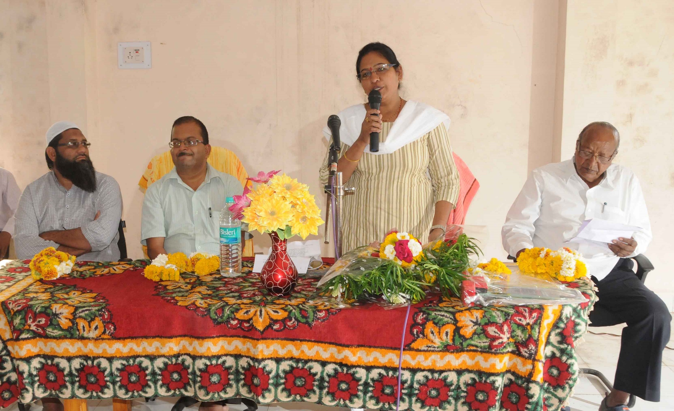अस्वच्छ  व्यवसायातील कामगारांच्या पुनर्वसनाला प्राधान्य  द्या -  डॉ.महातो 