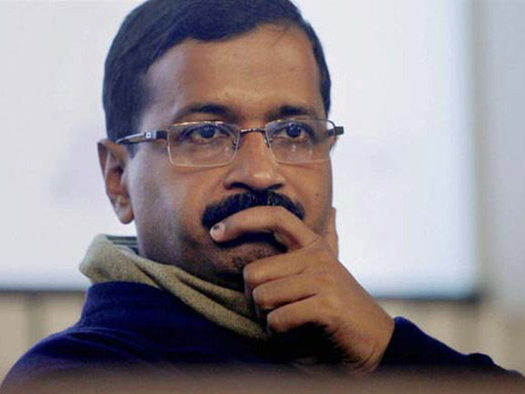 केजरीवालांच्या रोड शोला नागरिकांकडून काळे झेंडे