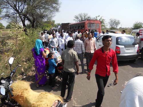 अपघातात एकाच कुटूंबातील तीन ठार