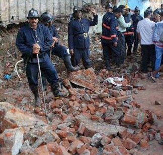 तामिळनाडूत भिंत कोसळून ११ ठार