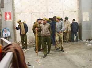 बाबा रामपालच्या आश्रमात , निरोधाची पाकिटे, छुपे कॅमेरे