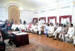 काँग्रेसकडून राज्यपालांची माफी