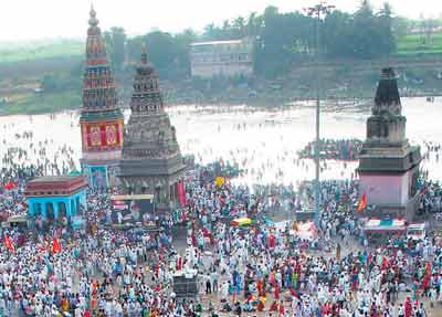    पंढरपूरमधील अस्वच्छतेसाठी वारकरीच जबाबदार - हायकोर्ट