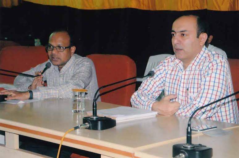 स्वच्छतेसाठी प्रत्येक अधिकाऱ्यास एक गाव दत्तक