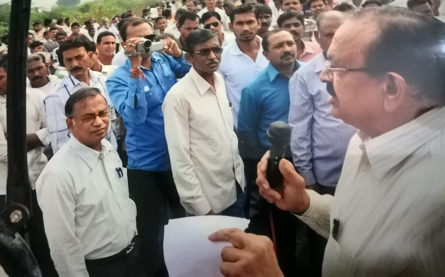 तळेगाव(भारी) येथे शेतकºयांचा रस्तारोको, कृषीमूल्य आयोग रद्द करण्याची मागणी