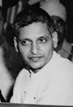 नथुराम गोडसे खुनीच -मुख्यमंत्री