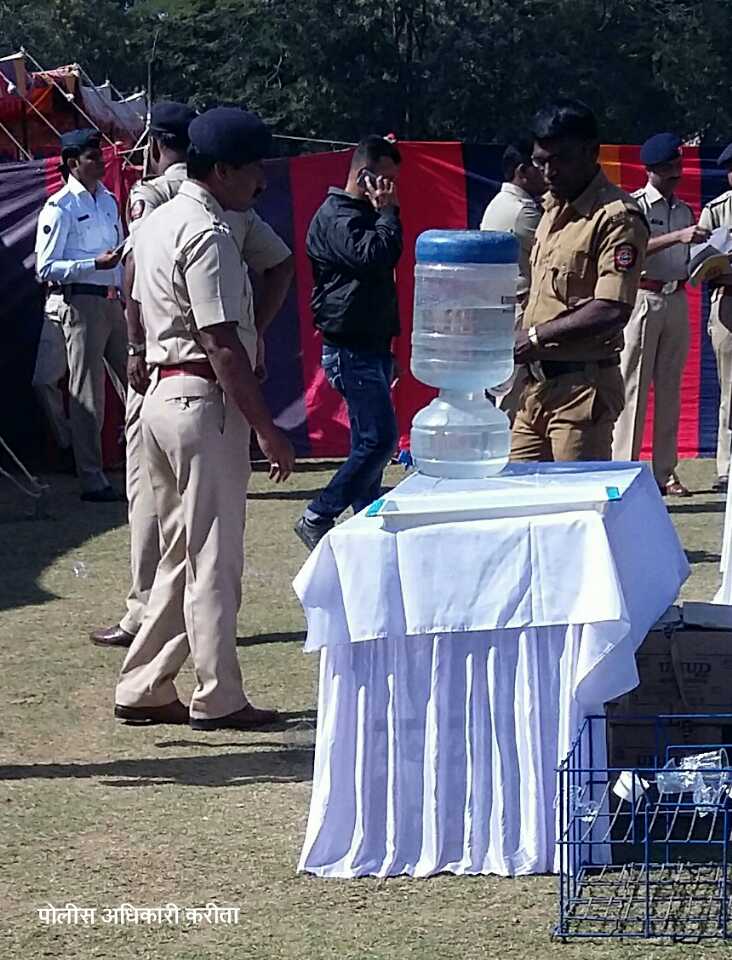 पोलीस अधिकाºयांसाठी मिनरल वॉटर