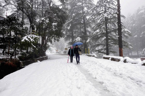 काश्मीरमध्ये तापमान गोठण बिंदूच्या खाली