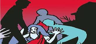 शिक्षकाचे एक वर्षापासून विद्यार्थीनींसोबत अश्लील चाळे