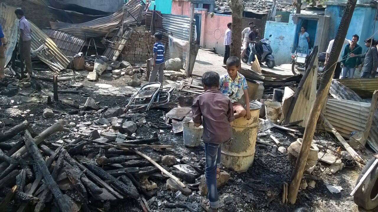 पुसदमध्ये आगीत सहा घरे जळून खाक 