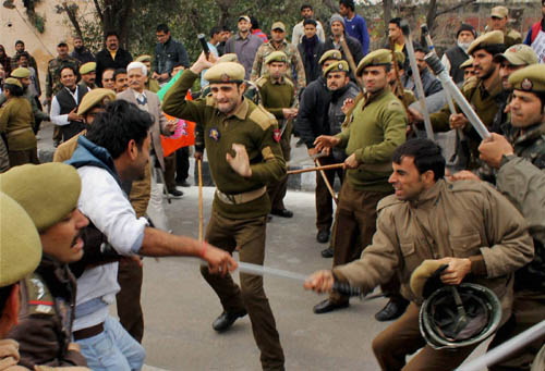  आंदोलकांवरील खटले मागे