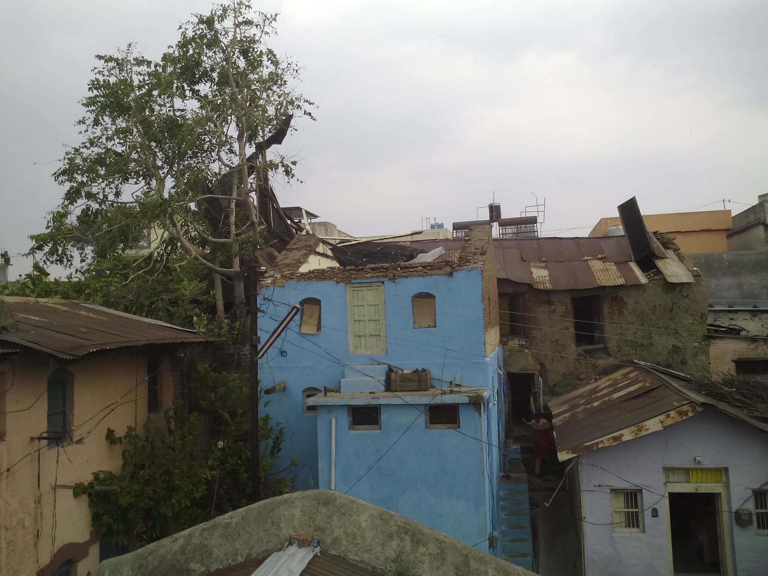 वादळी वाºयासह पाऊस, वीज कोसळून एक ठार, तीन जखमी