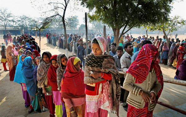 दिल्लीत पाच वाजेपर्यंत ६३ टक्के मतदान