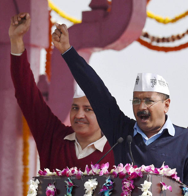 अरविंद केजरीवाल यांनी घेतली मुख्यमंत्रिपदाची शपथ