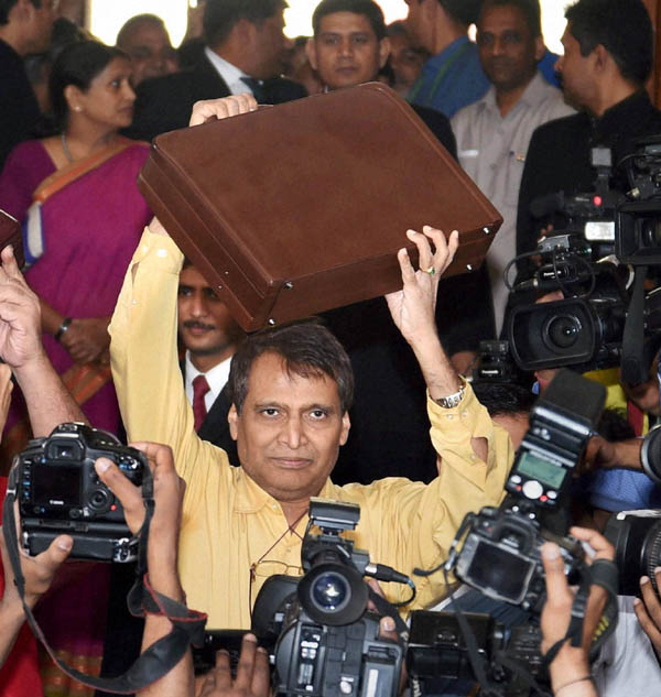 रेल्वे अर्थसंकल्प सादर, सर्वसामान्यांना दिलासा 