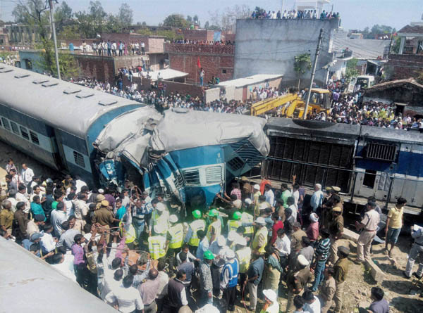 जनता एक्सप्रेस घसरली, ३० ठार