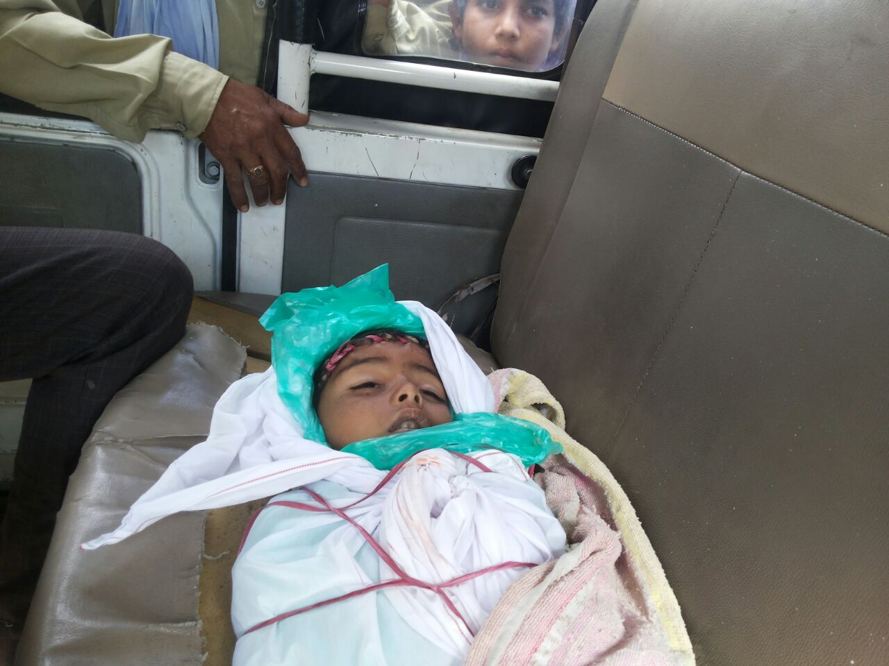 शॉक लागून बालकाचा मृत्यू, संतप्त जमावाची वीज वितरणवर धडक 