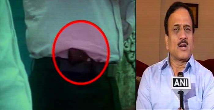 लहान मुलांच्या कार्यक्रमात मंत्र्याच्या कमरेला पिस्तुल