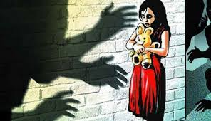 नोकराकडून मुलीवर बलात्कार