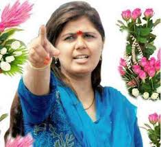 आजच्या महिला या सावित्रीच्या लेकी - पंकजा मुंडे