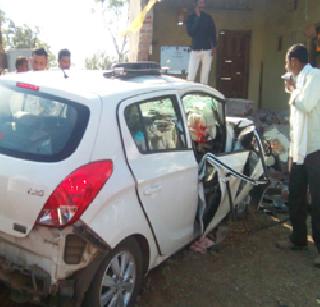 भरधाव गाडी सलुनमध्ये घुसली, ३ ठार