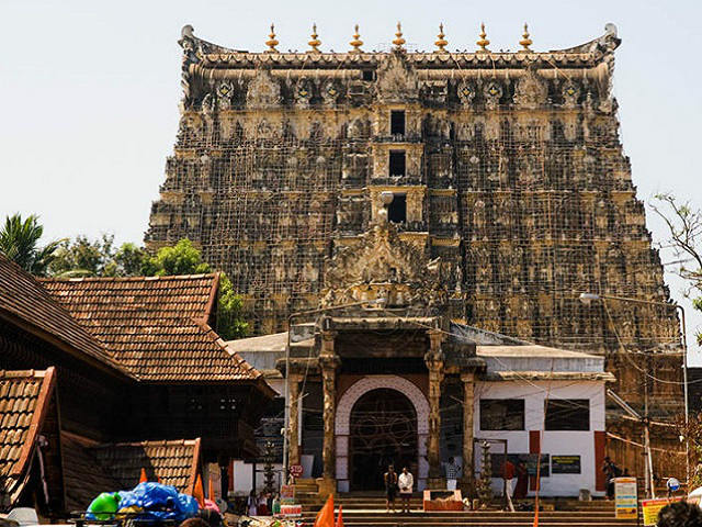 श्री पद्मनाभम् मंदिरात ५ पाईपबॉम्ब आढळल्याने खळबळ !