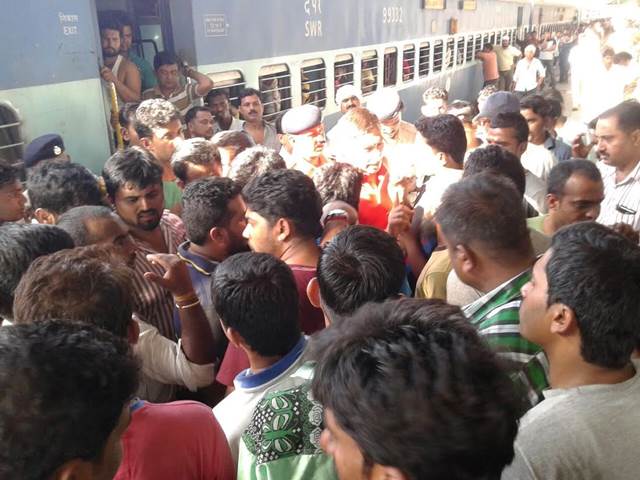 विद्यार्थ्यांच्या अंगावर फेकले उकळते तेल