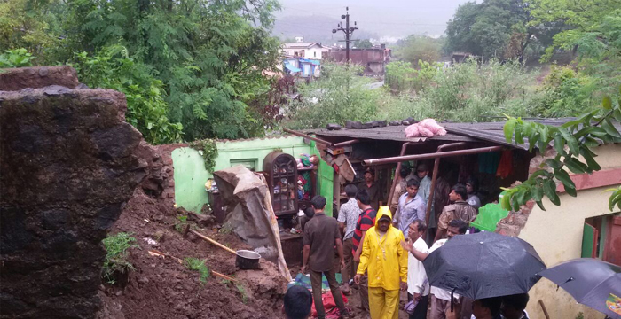  नेरळमध्ये घराची भिंत कोसळून पाच जण ठार